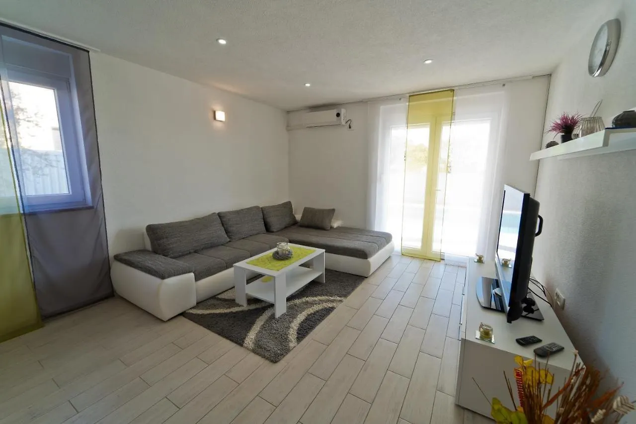 Villa Nal With Private Pool Near PUY