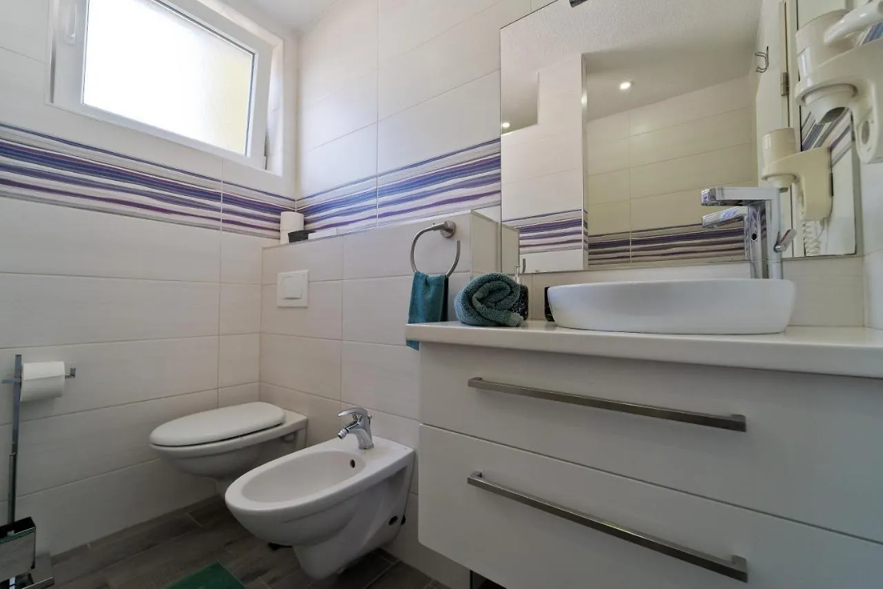 Villa Nal With Private Pool Near PUY 0*,  Croácia
